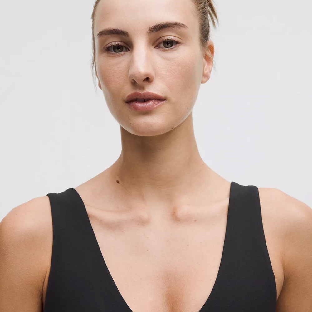Lululemon black align Vneck Bra NWT - Picture 3 of 8